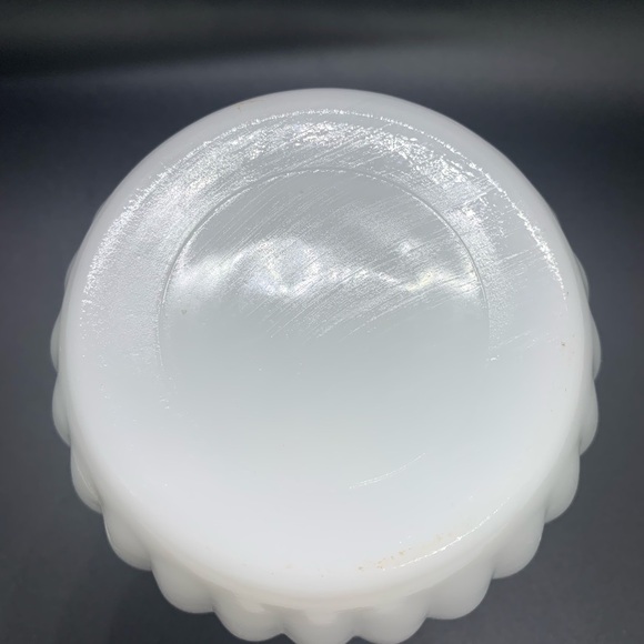 Vintage translucent white milk glass “tulip” bowl vase - Picture 4 of 5